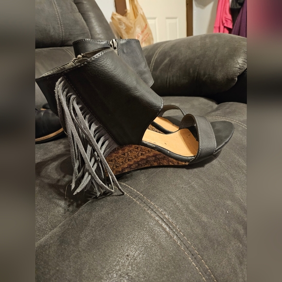 RAMPAGE Aztec Cork Wedge sandals Leather Ankle Zipper fringe sz9.5 - Picture 3 of 9